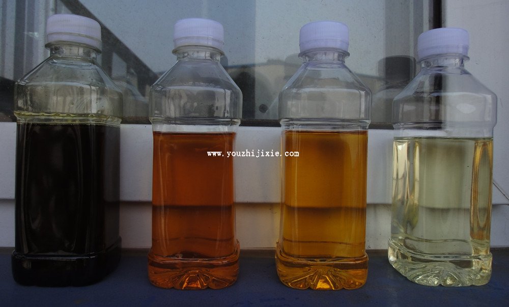 從左到右分別是：毛油、中和油（經(jīng)過脫膠和脫酸）、脫色油（經(jīng)過吸附脫色）、精煉油（經(jīng)過脫臭）
