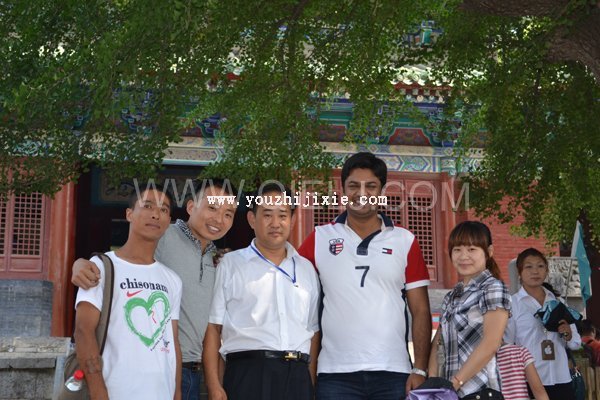 印度客戶來這里購(gòu)買大型設(shè)備父子同行(圖2)