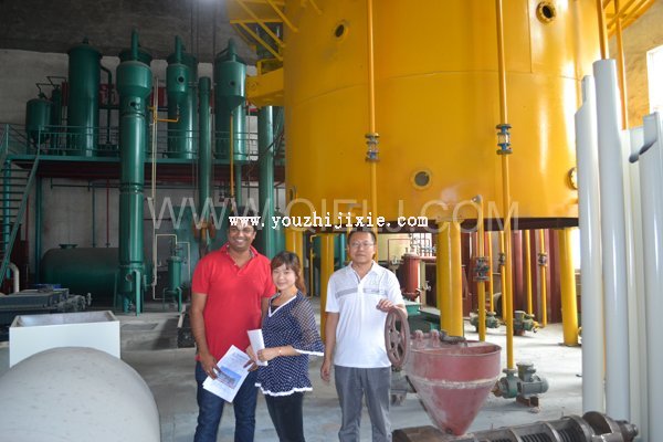 印度客戶來這里購(gòu)買大型設(shè)備父子同行(圖3)